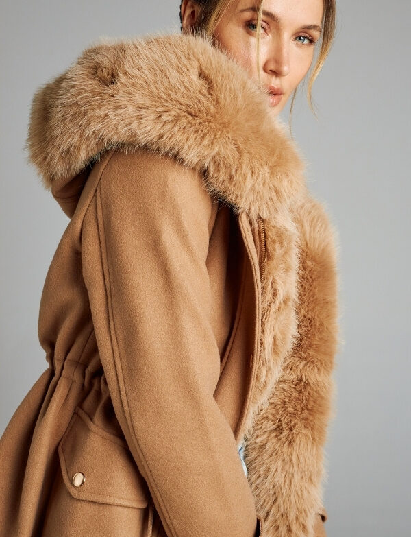 Casaco Luxe Hooded Camel