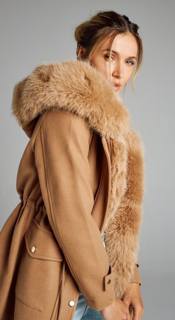Casaco Luxe Hooded Camel